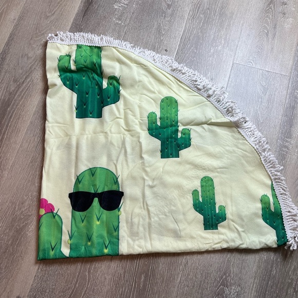 Giant Cactus towel - Picture 4 of 5